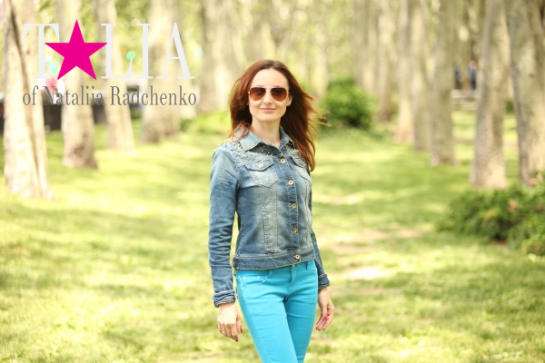 Даже, если Вы не накрасились с утра - прохожие все равно наговорят миллион комплиментов! (Бруклин, Нью-Йорк)